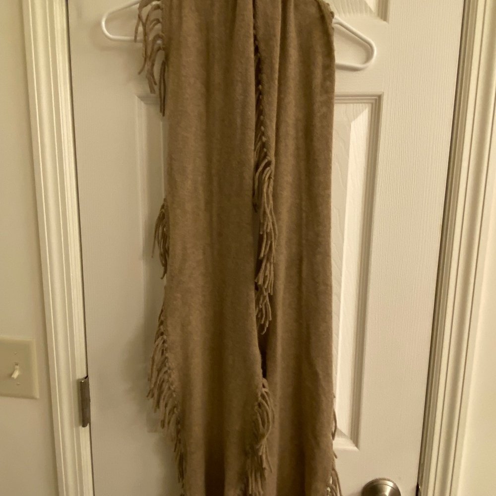 Cashmere tan scarf with fringe